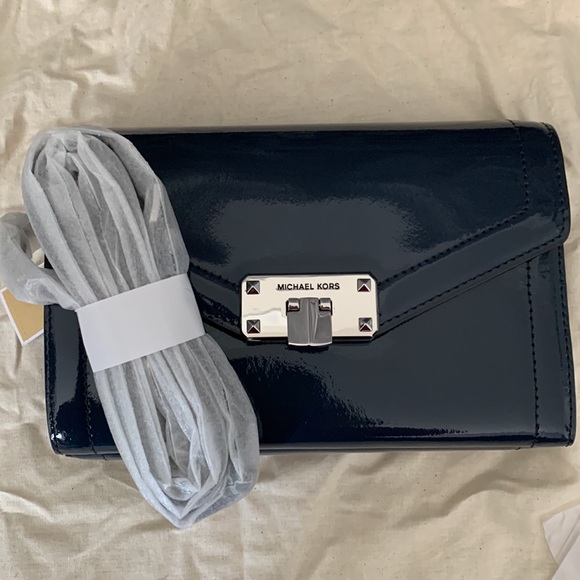 Michael Kors NWT Kinsley Medium Flap Wallet Crossbody in Navy - Picture 4 of 13